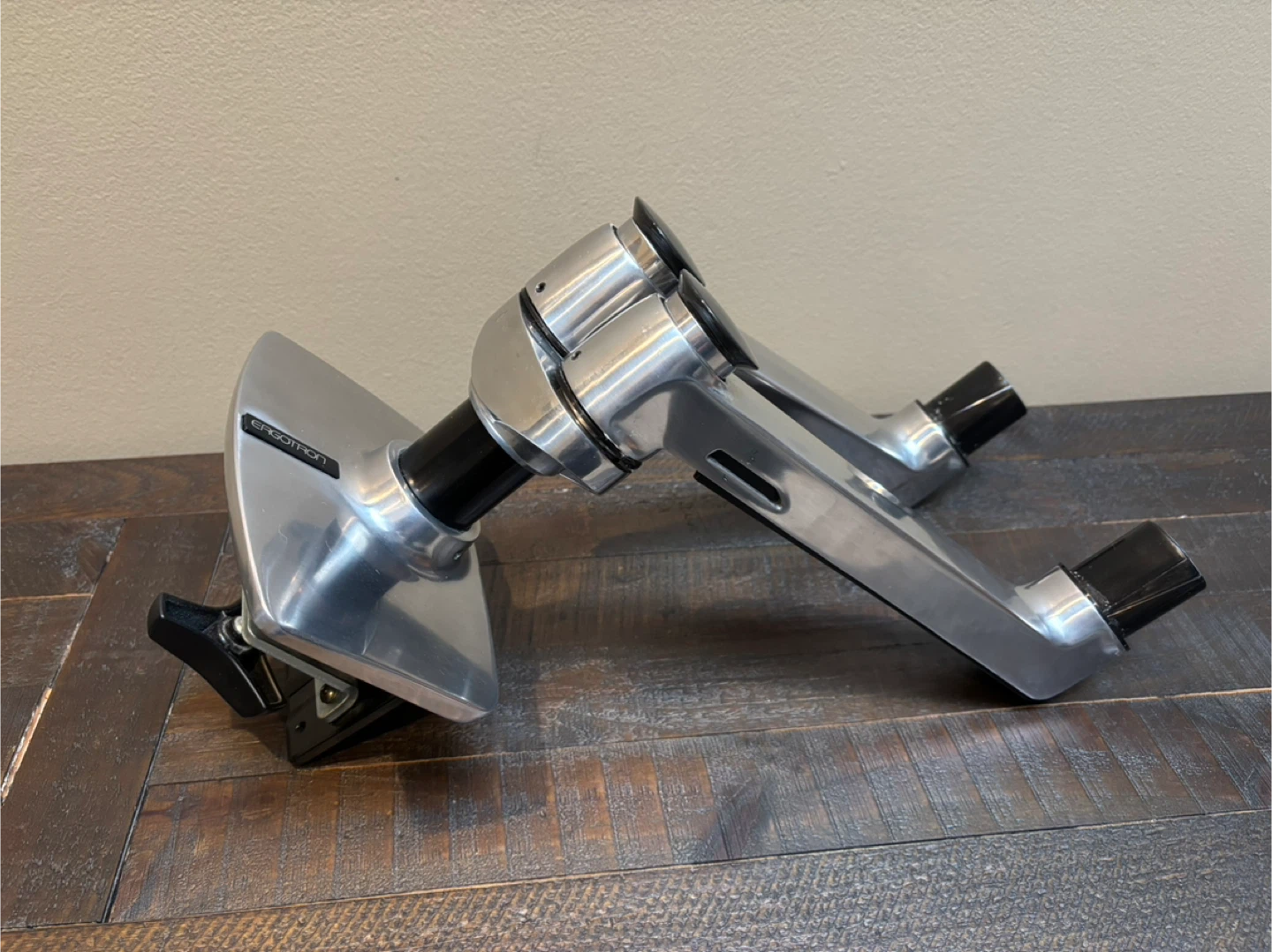 Ergotron Dual Monitor Arm Desk Mount - photo 4
