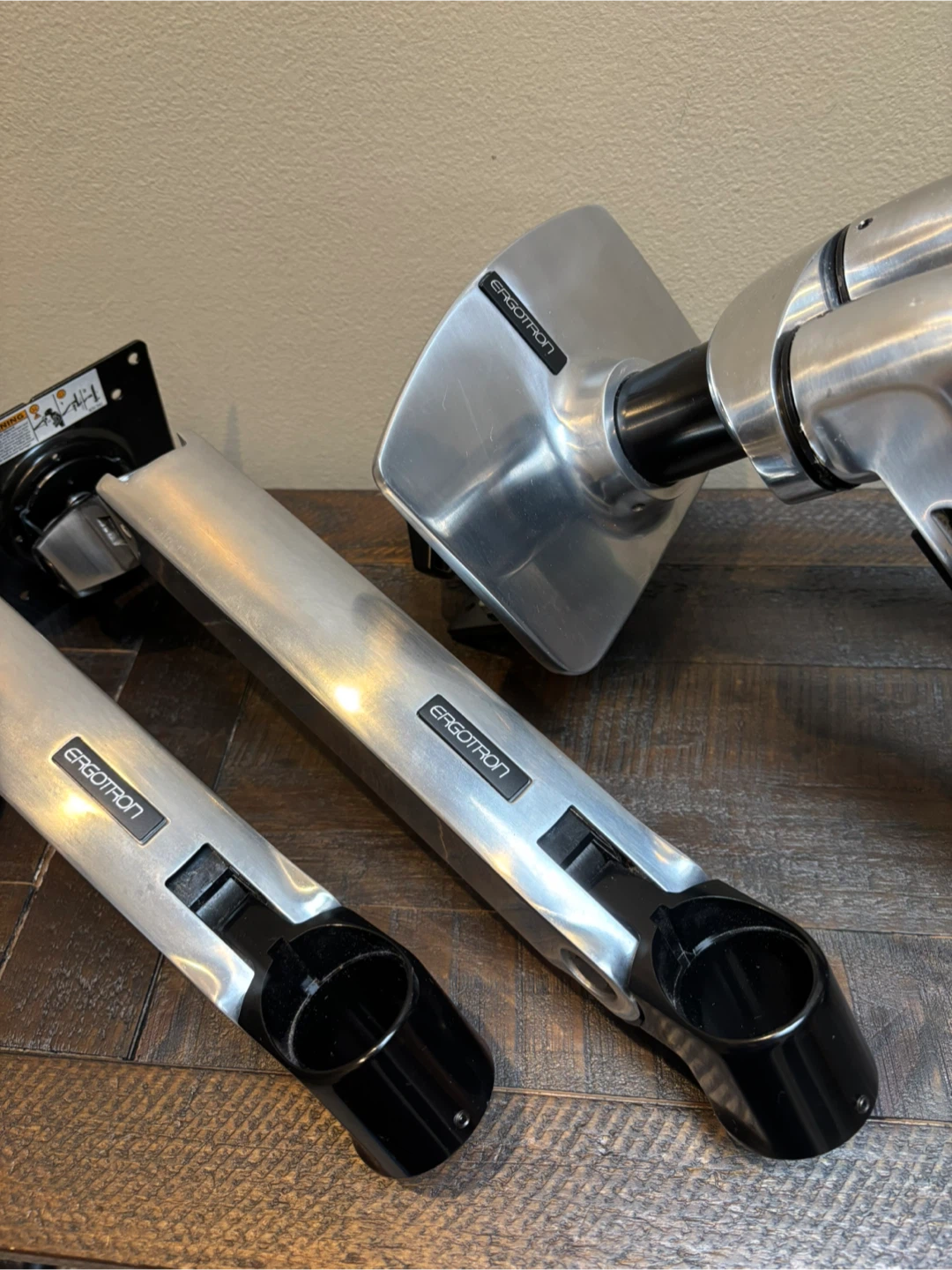 Ergotron Dual Monitor Arm Desk Mount - photo 2