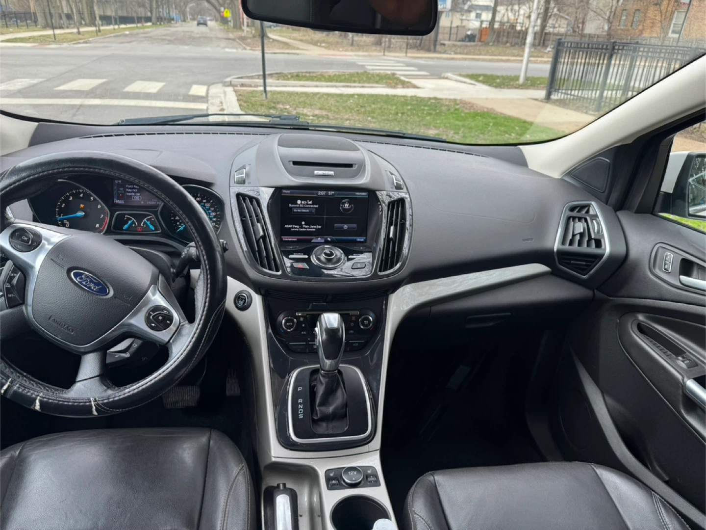 White Ford Escape SUV - photo 5