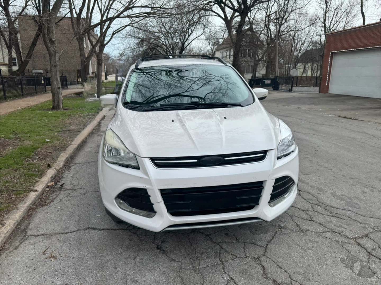 White Ford Escape SUV - photo 3