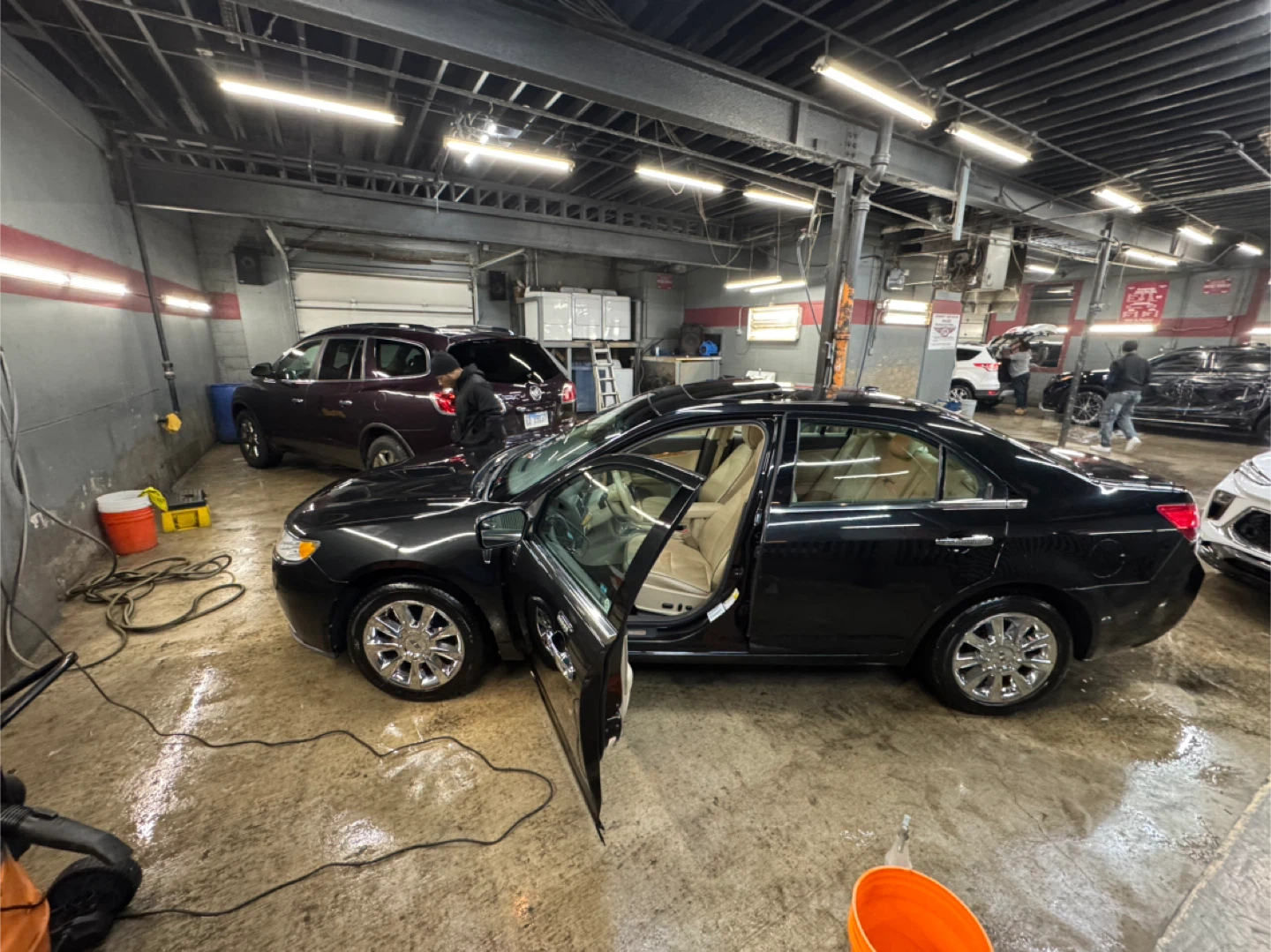 Black Lincoln MKZ Sedan - photo 2