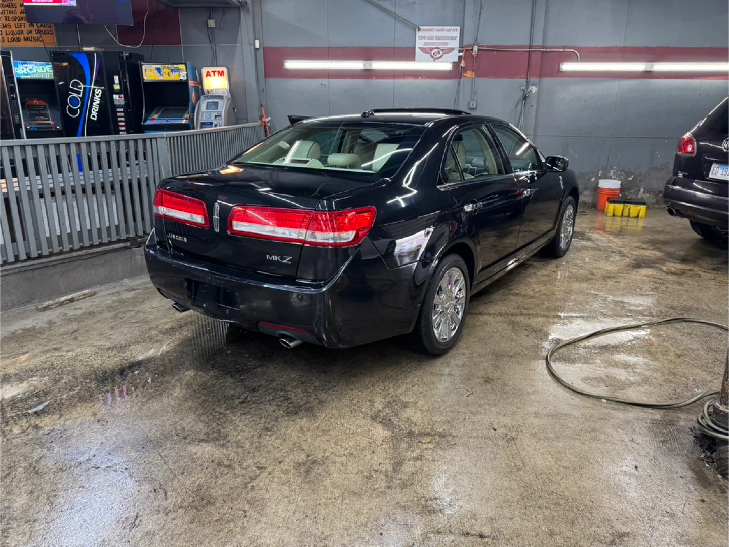 Black Lincoln MKZ Sedan - photo 3