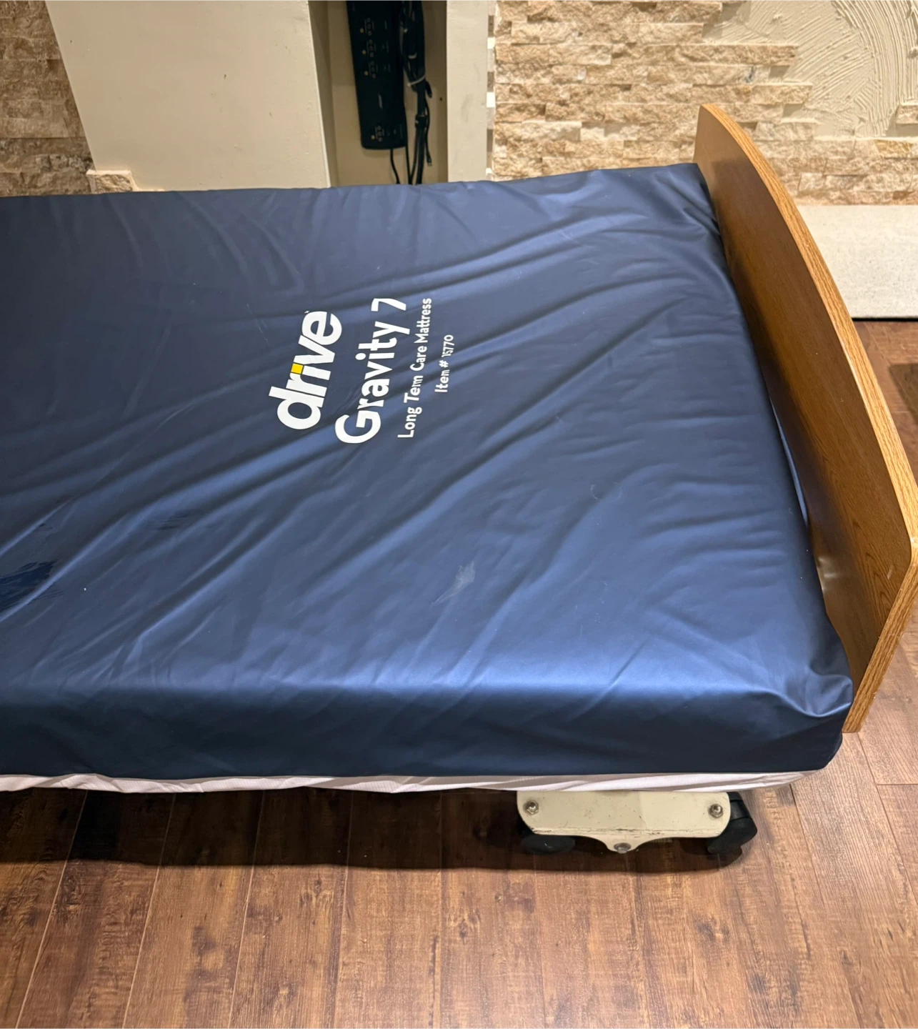 Medical bed with remote - photo 2
