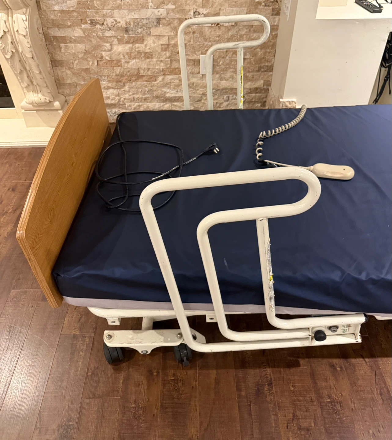 Medical bed with remote - photo 3