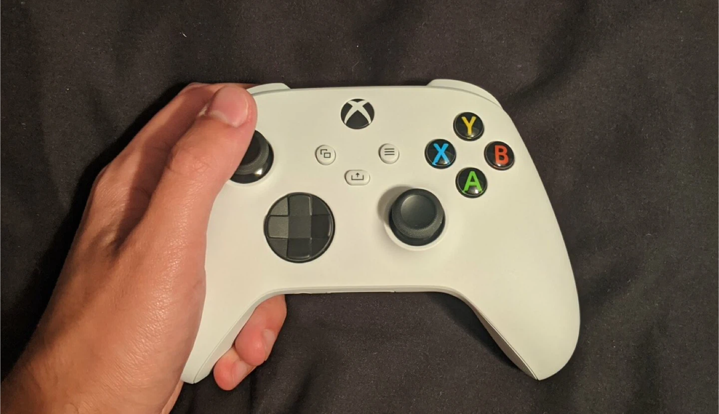 White Xbox Wireless Controller - photo 2