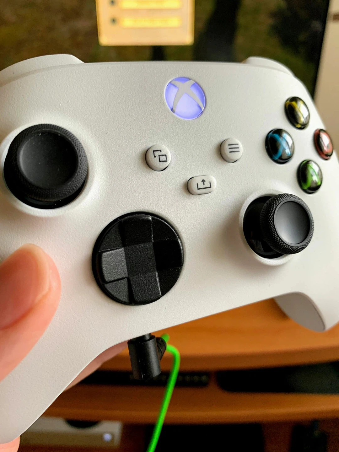 White Xbox Wireless Controller - photo 3