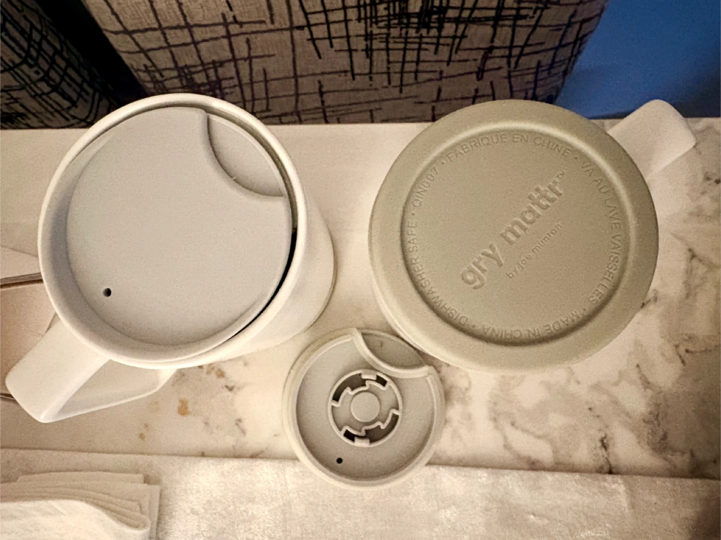 🥕Brand New Gry Mattre  White Mug with Lid - photo 2