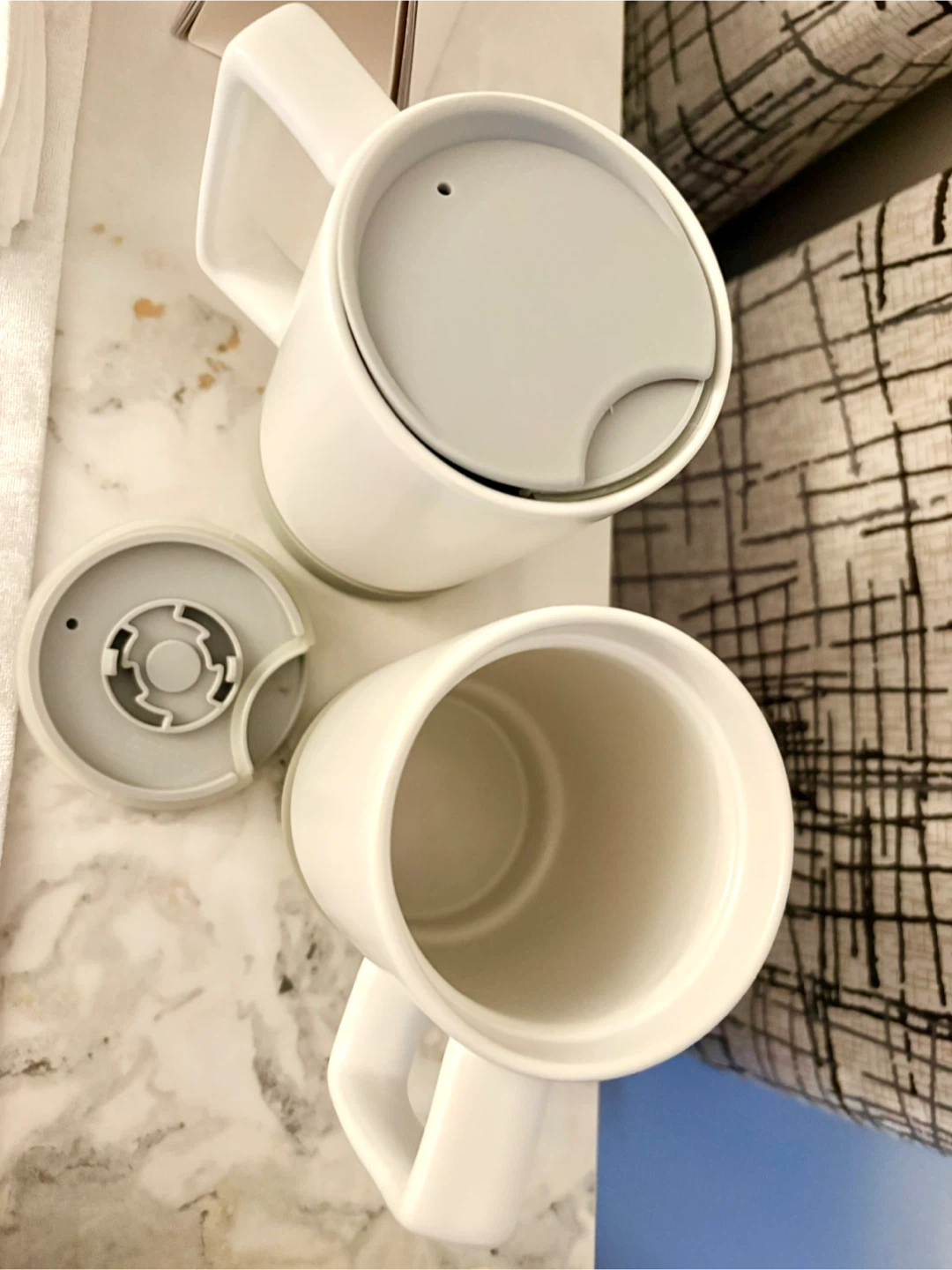 🥕Brand New Gry Mattre  White Mug with Lid