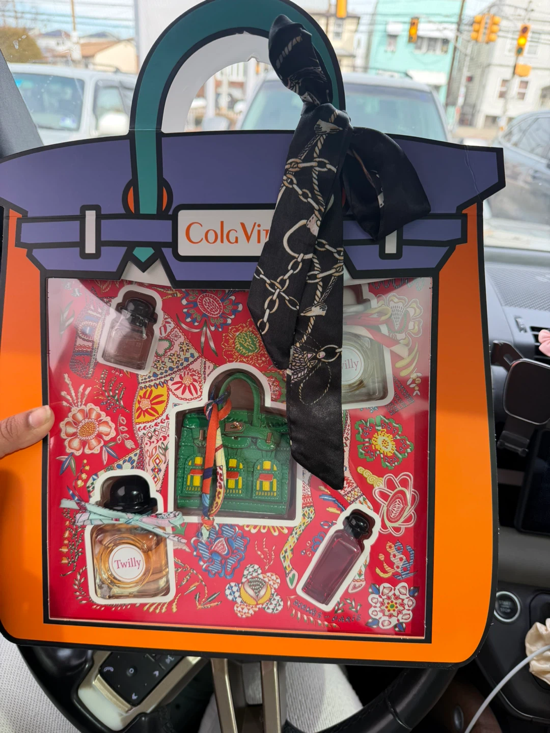 ColaVite Perfume Gift Set with Mini Bags and Scarves - photo 5