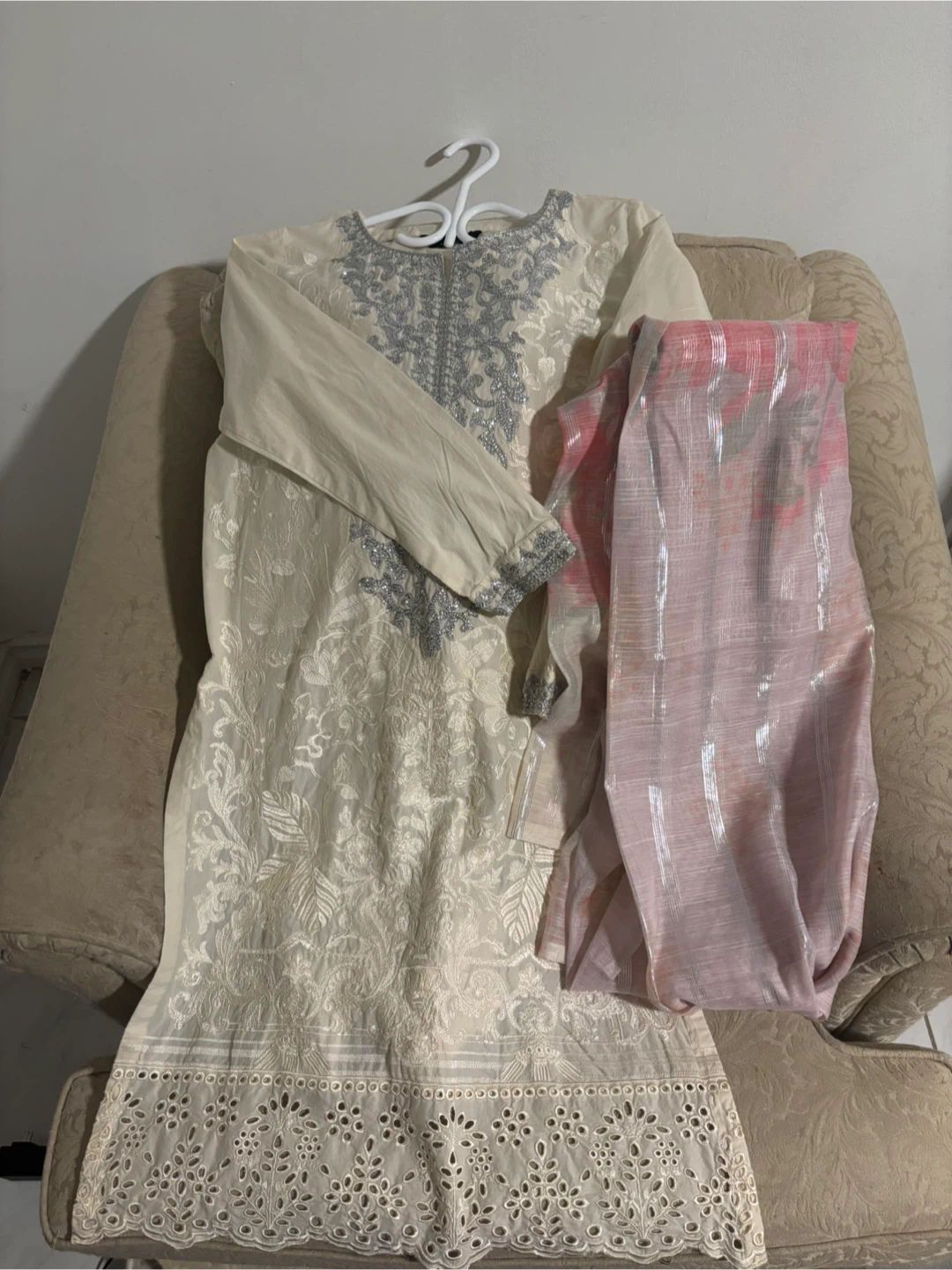 Women's Cream Embroidered Kurti and Pink Dupatta Set