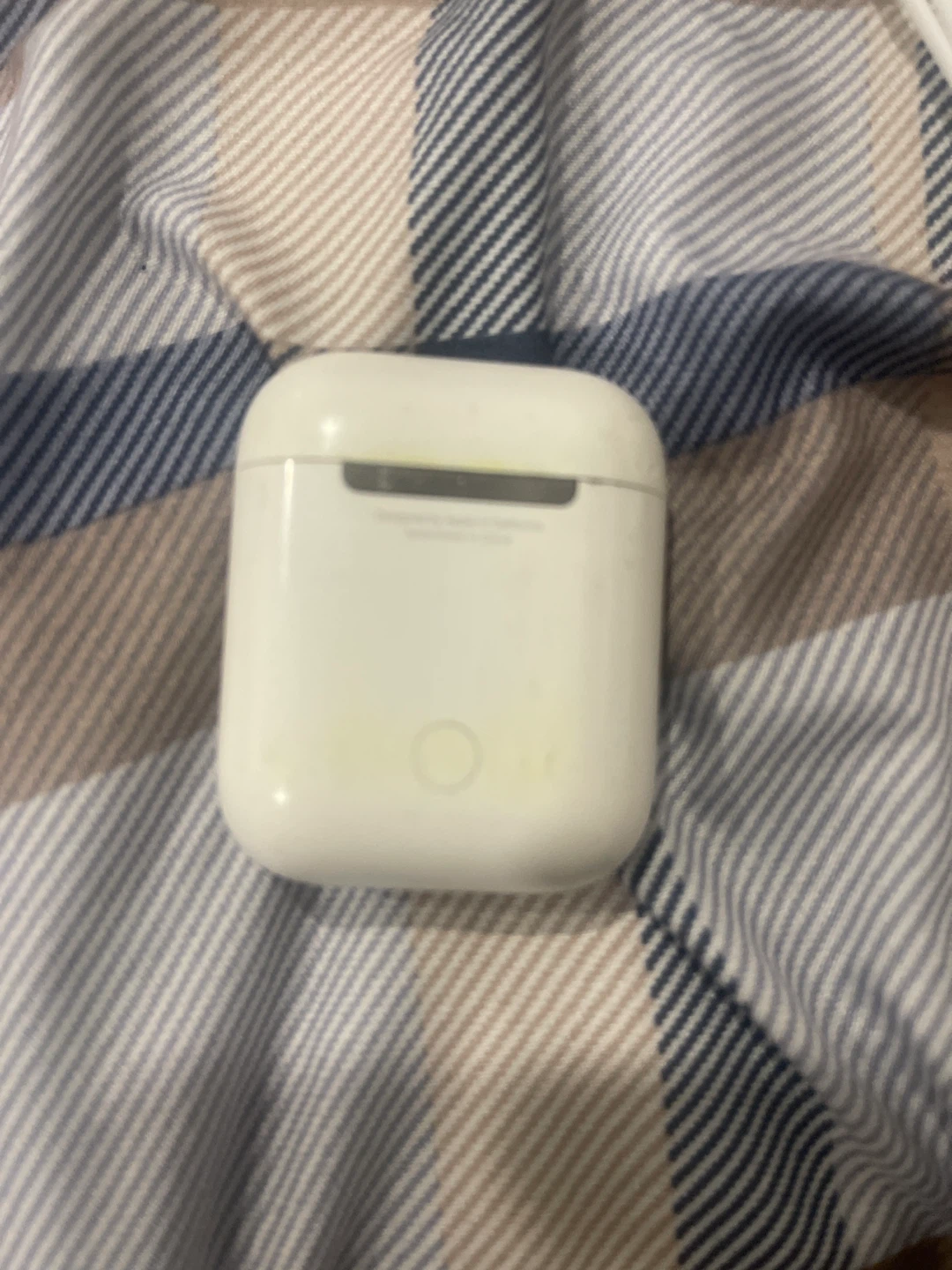 Apple AirPods (2nd Generation) Charging Case - photo 2