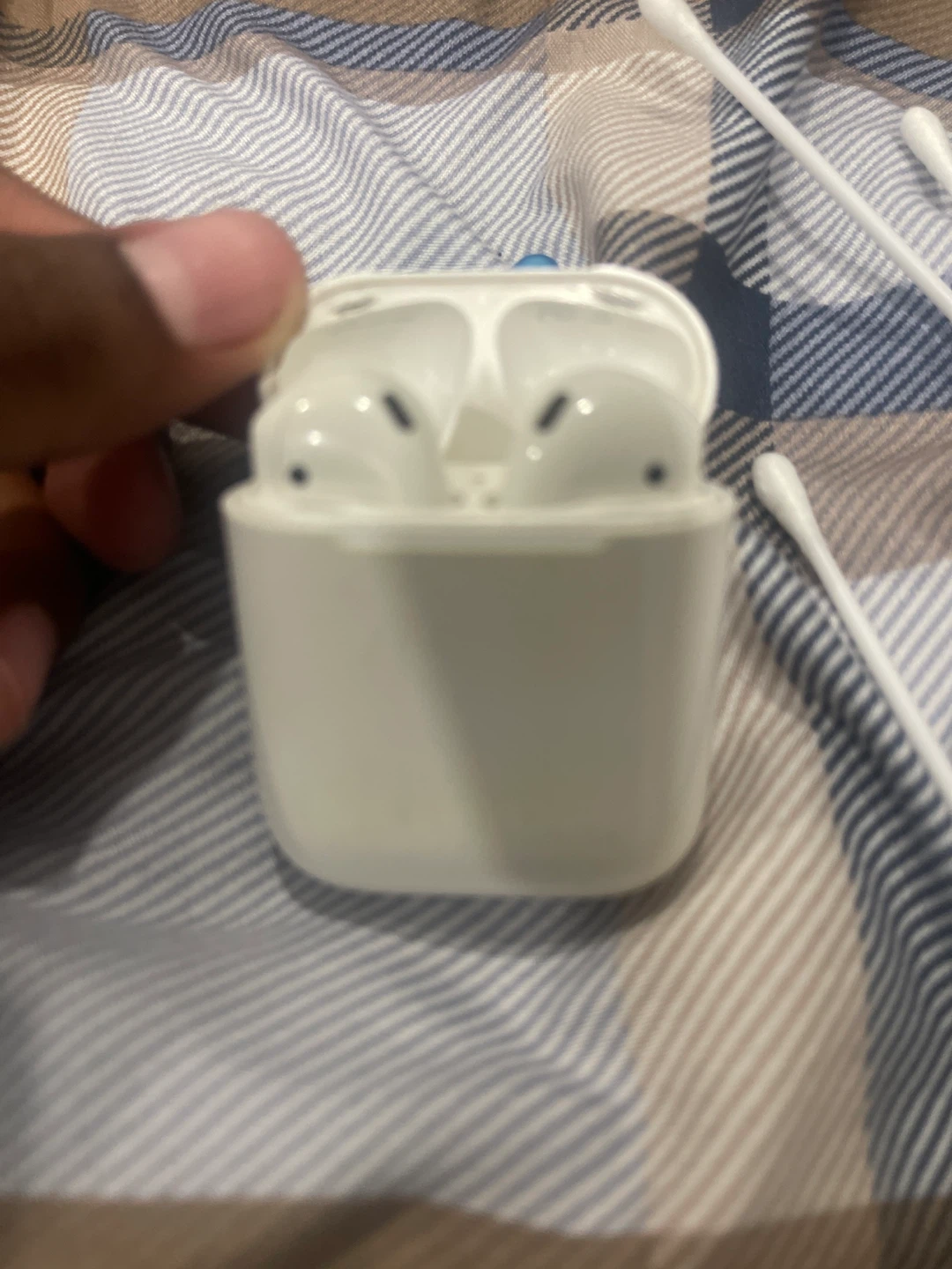 Apple AirPods (2nd Generation) Charging Case - photo 4