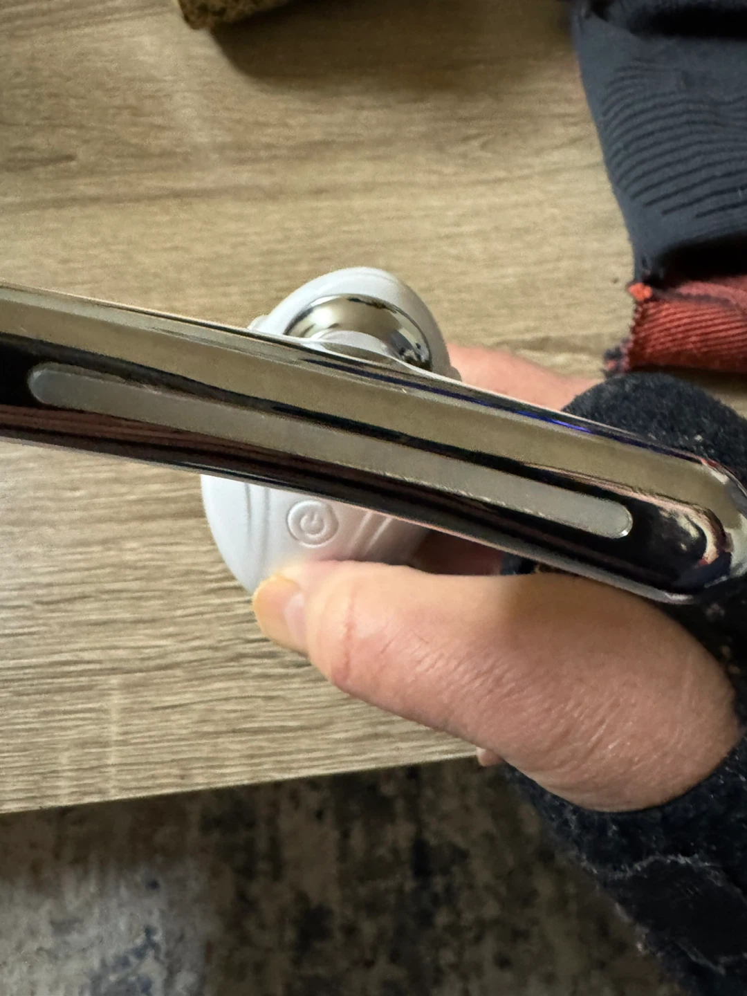 White Neck Massager Device with charger 🥕 - photo 4