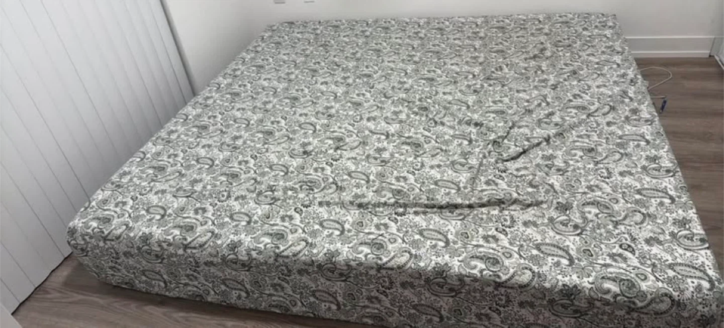 King Size Mattress with fitted sheet - photo 2