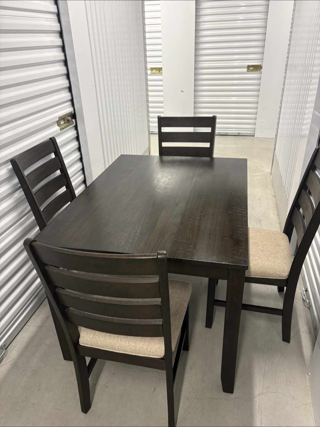Can deliver—Beautiful rustic dining set—Retail was $1119