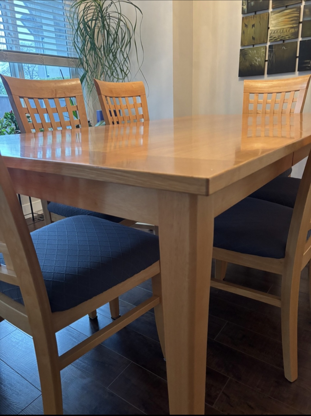 Can deliver—Solid wood extendable table and 6 matching chairs - photo 2