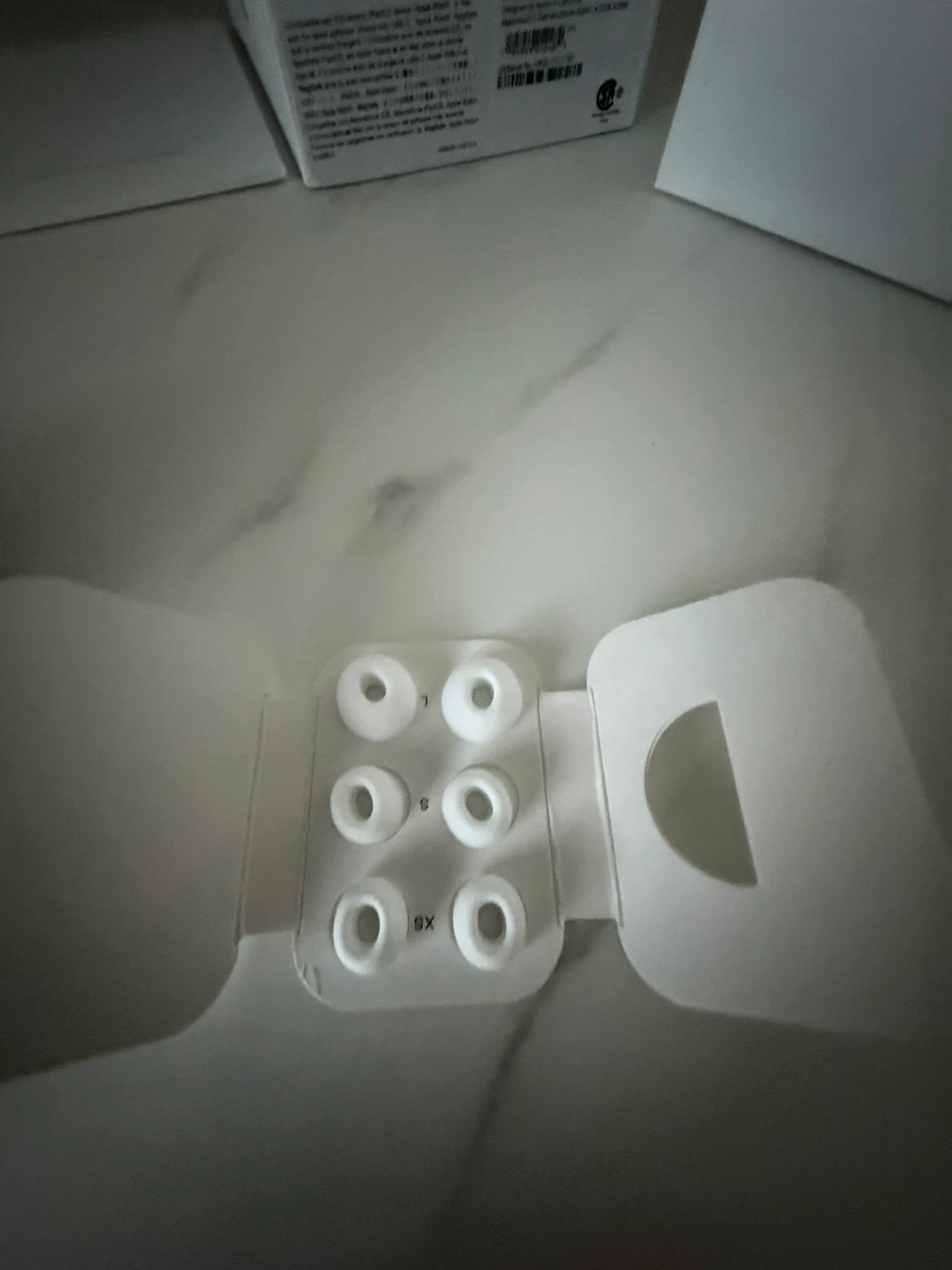 AirPods Pro (2nd generation) with MagSafe Charging Case - photo 4