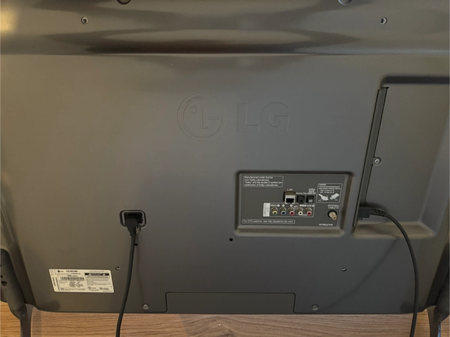 LG 42” LED TV (42LB6300) - photo 3