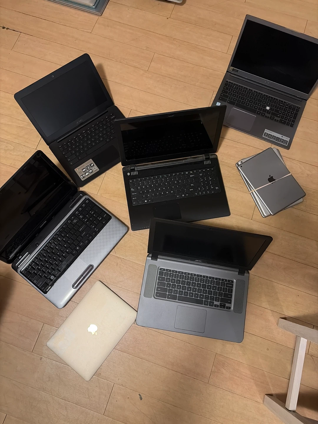 Lot of 6 Laptops and 4 iPads