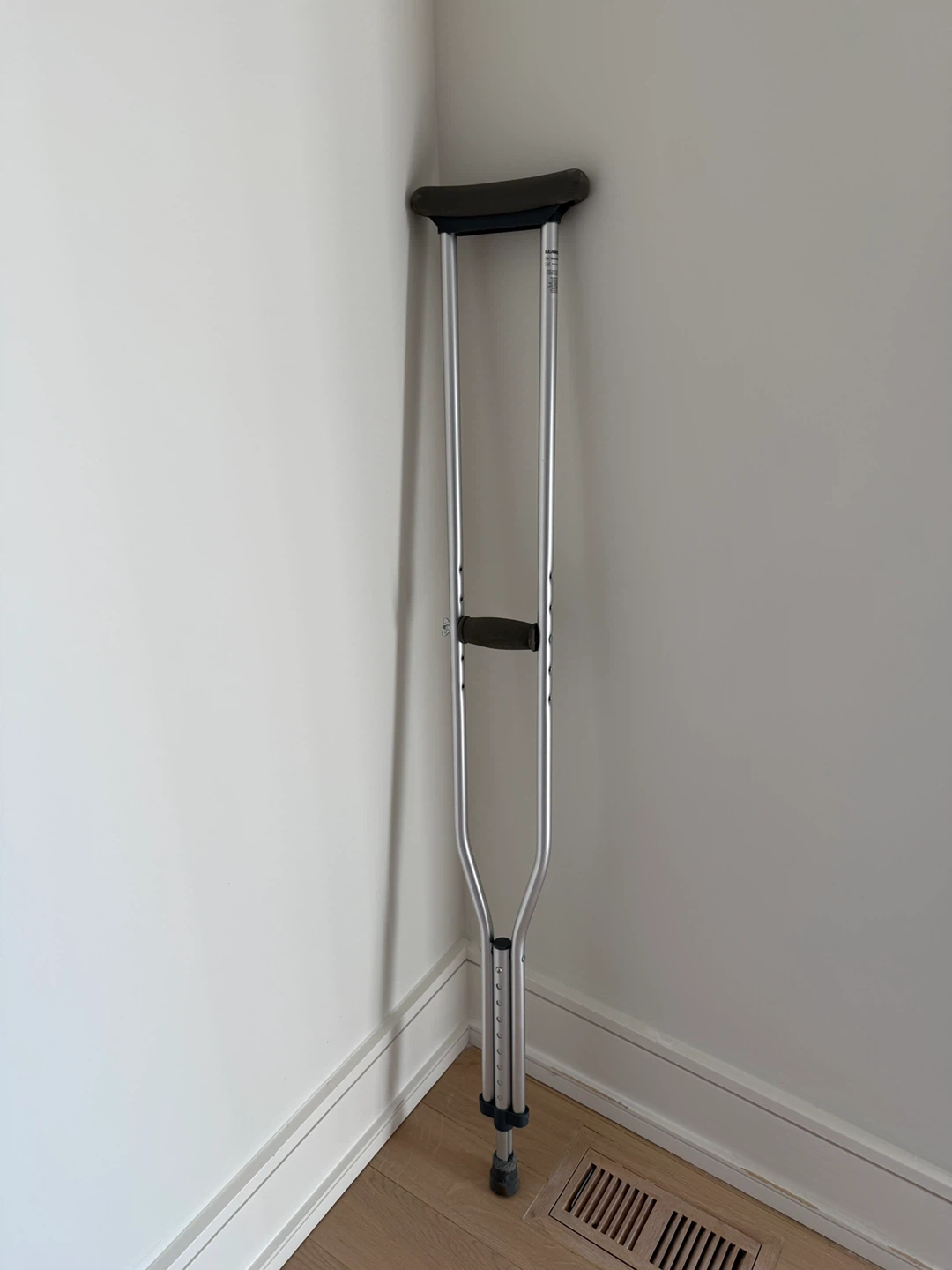 Adjustable Aluminum Crutches