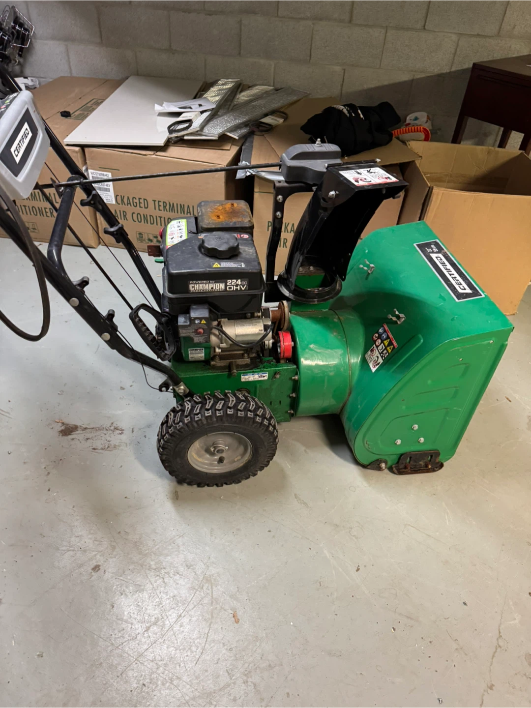 Cub Cadet Snowblower 224cc - photo 3