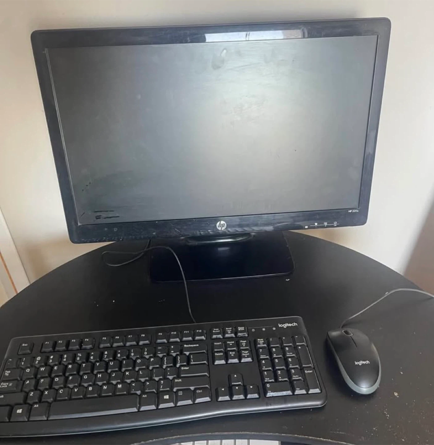 HP 23 inch Monitor with Logitech Keyboard and Mouse - photo 4