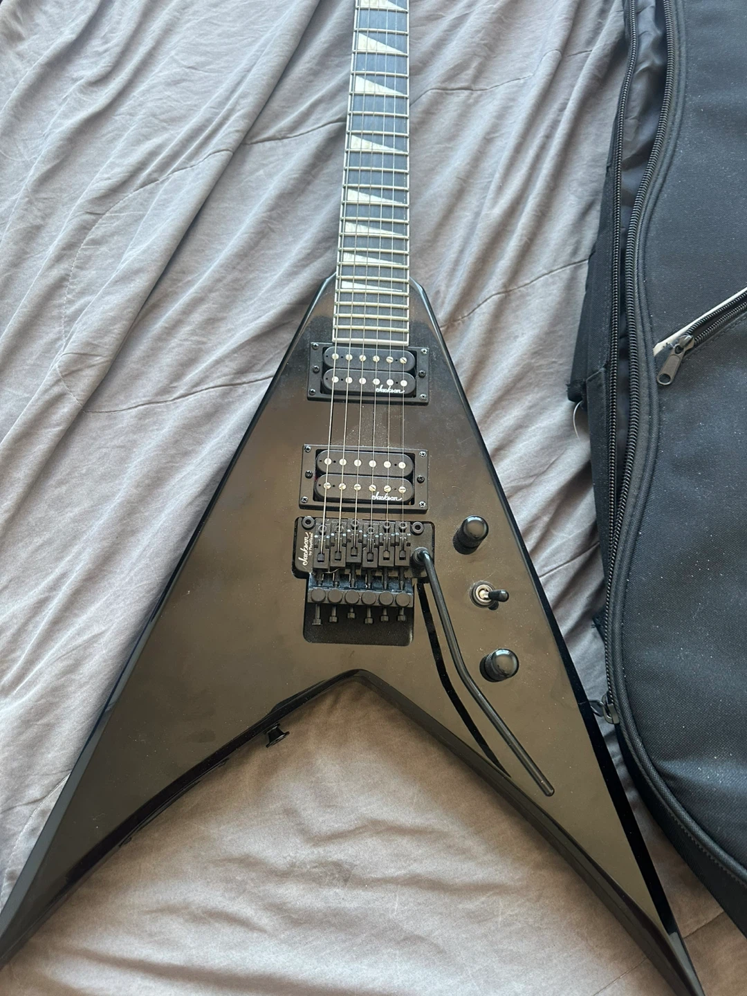 Jackson Electric Guitar with Gig Bag - photo 2