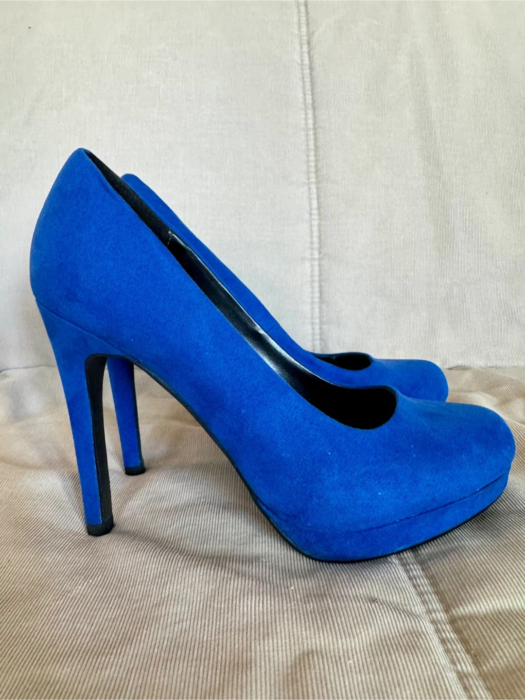 Le Chateau Blue Suede Platform Heels - 38 - photo 3