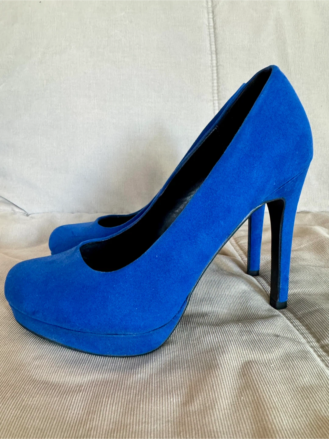 Le Chateau Blue Suede Platform Heels - 38 - photo 5