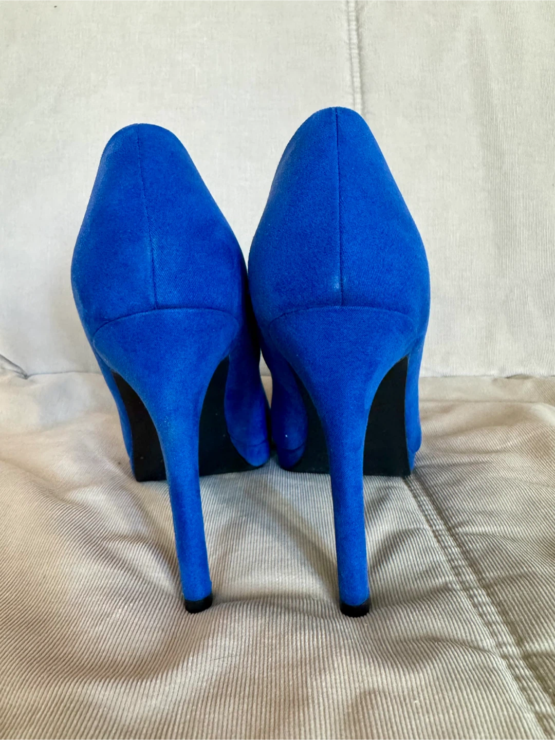 Le Chateau Blue Suede Platform Heels - 38 - photo 4