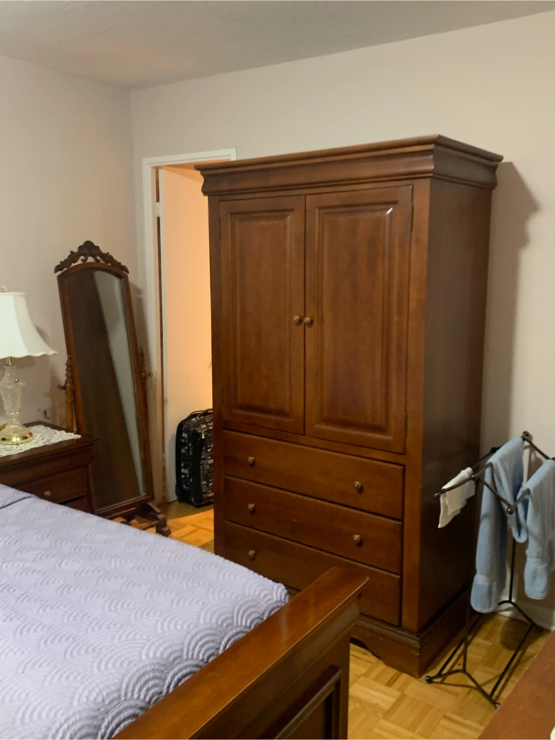 Tuesday! Solid Wood 9-Piece Bedroom Set - photo 3