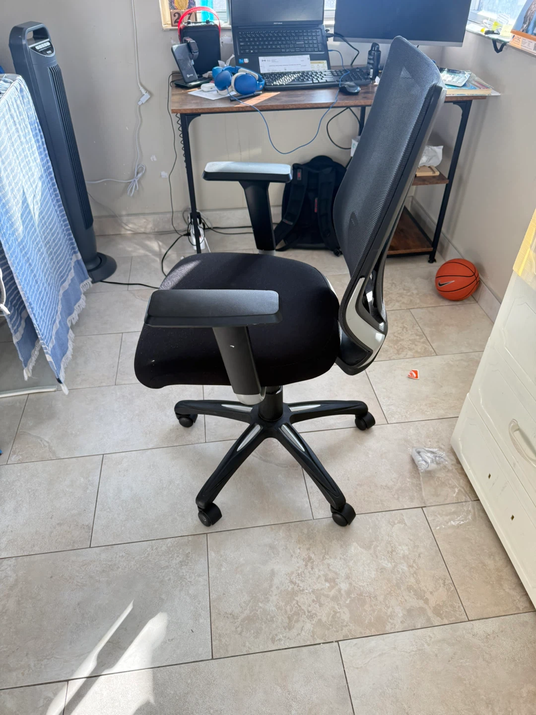 Black Mesh Ergonomic Office Chair - photo 2