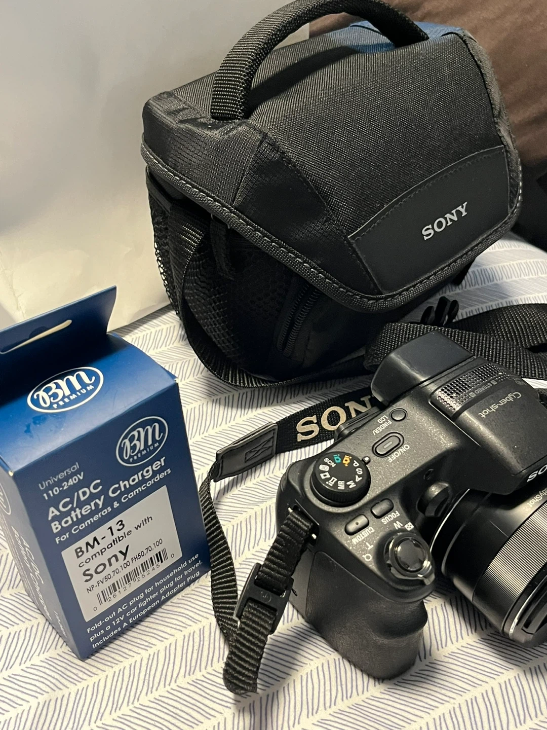 Sony Cyber-shot DSC-HX200V Digital Camera with Accessories