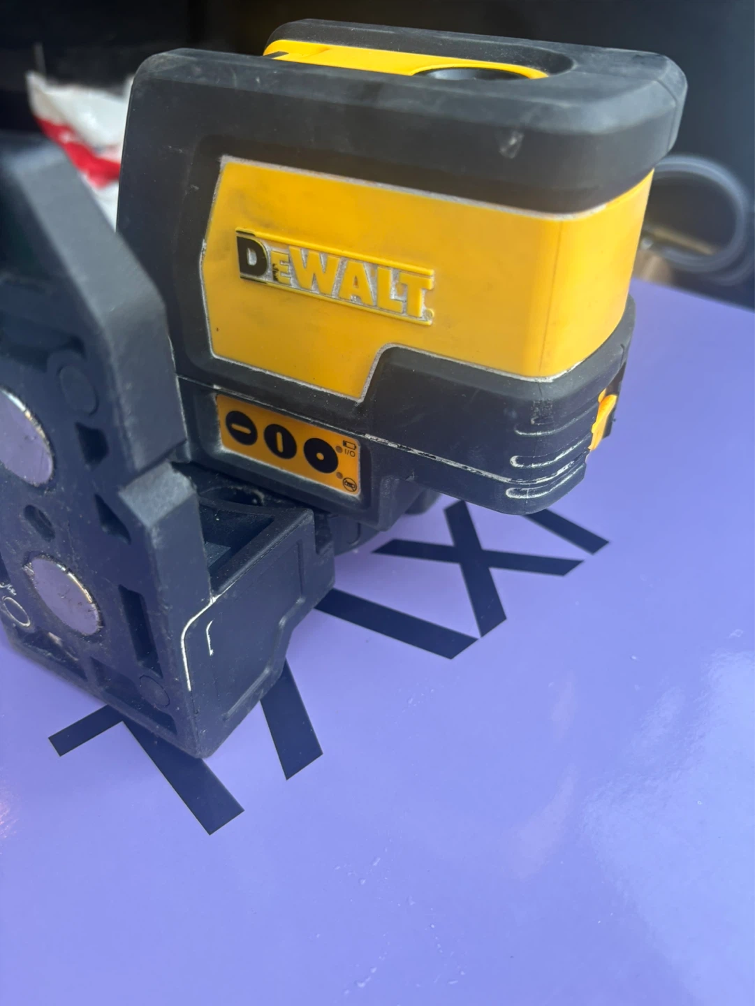 DeWalt DW0822 Cross Line/Plumb Spot Combination Laser Type 2