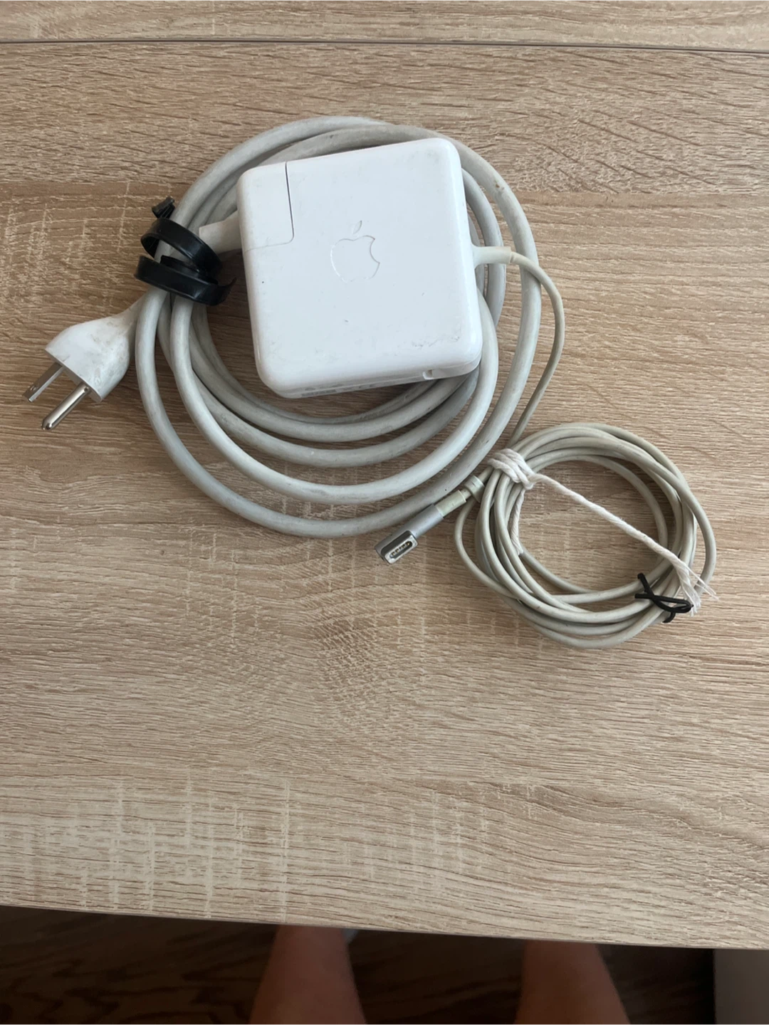 Apple MacBook Pro Charger Adapter 60W Magsafe - photo 2