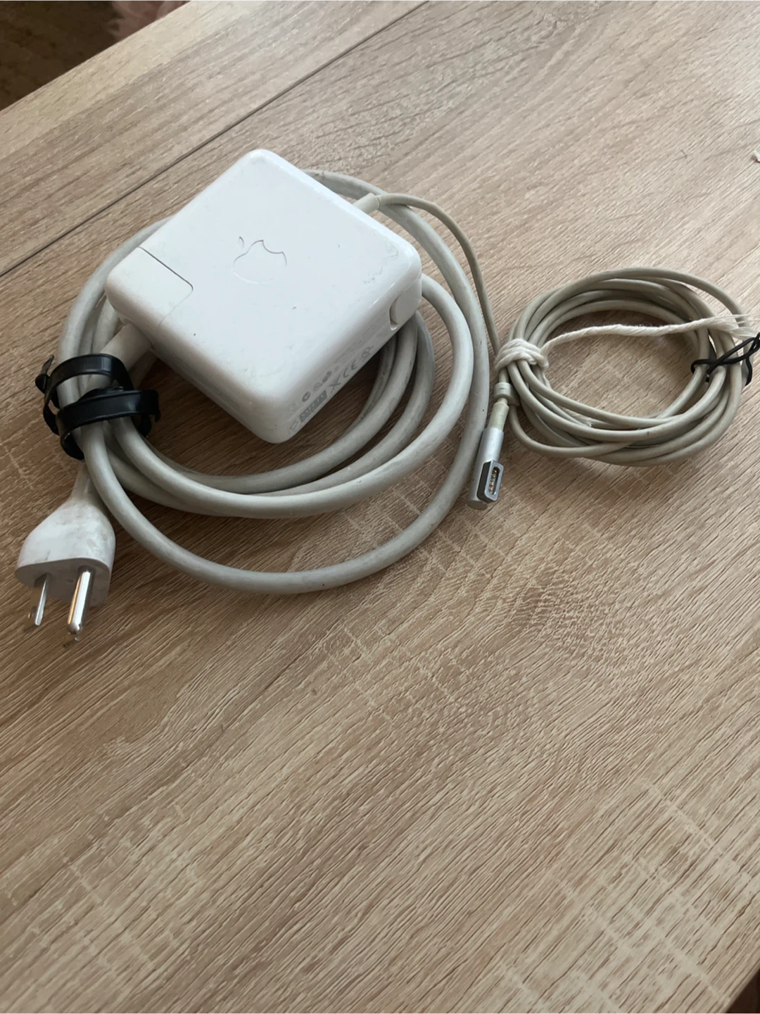 Apple MacBook Pro Charger Adapter 60W Magsafe - photo 3