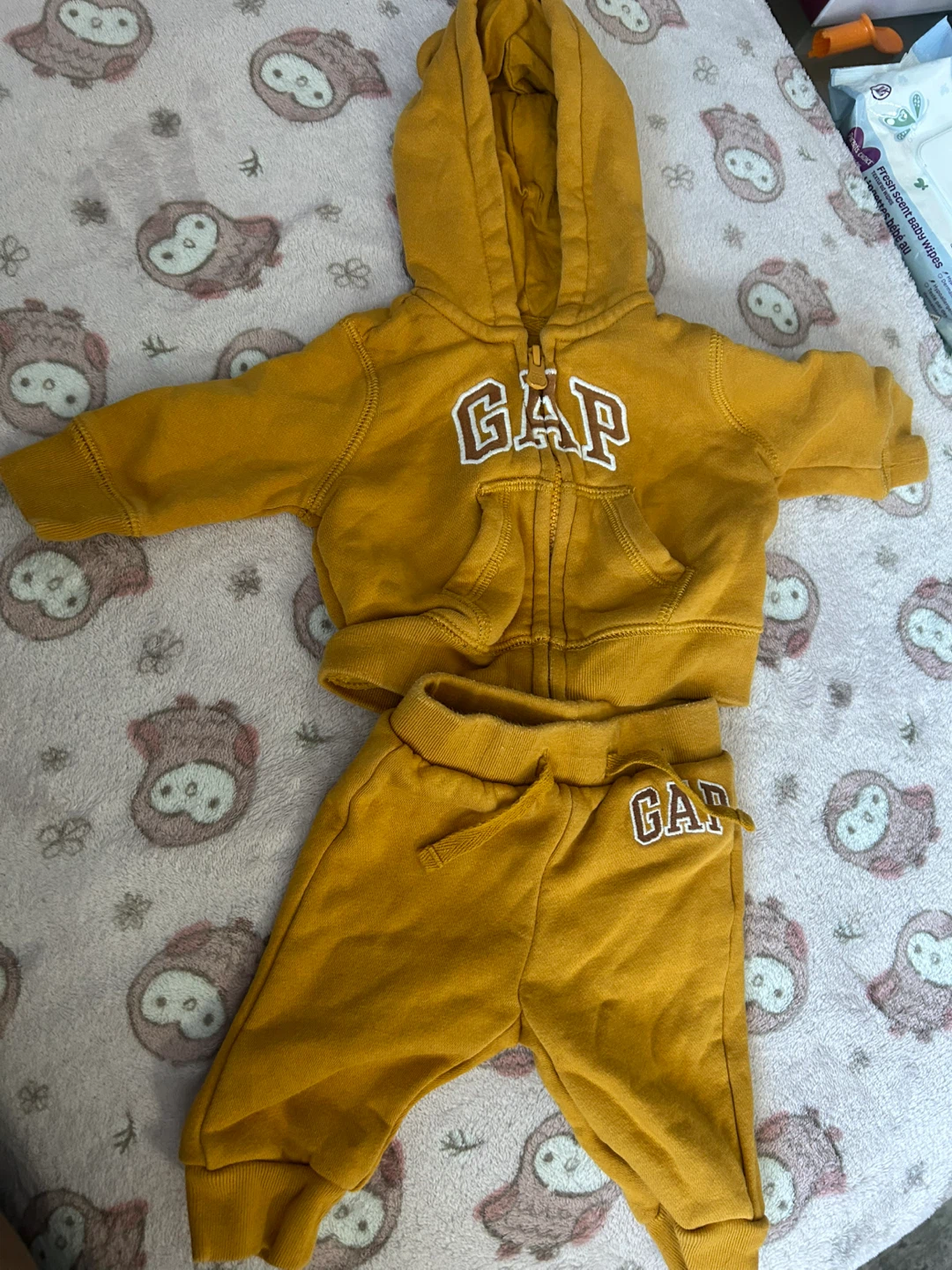 Gap Baby Boys Yellow Set 0-3 Months 🥕