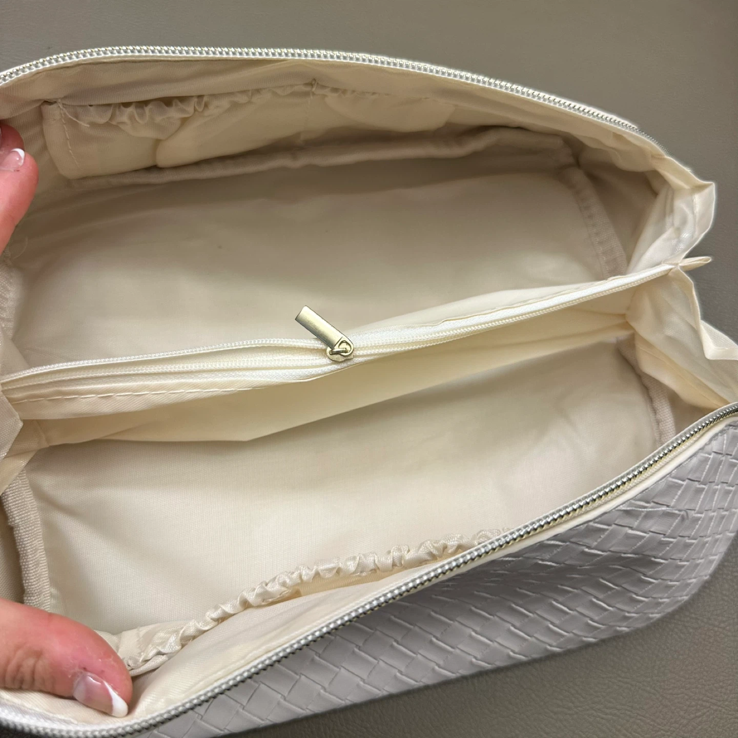 NIP Luxurious Makeup Toiletry Travel Bag Organizer - Ivory White - photo 5