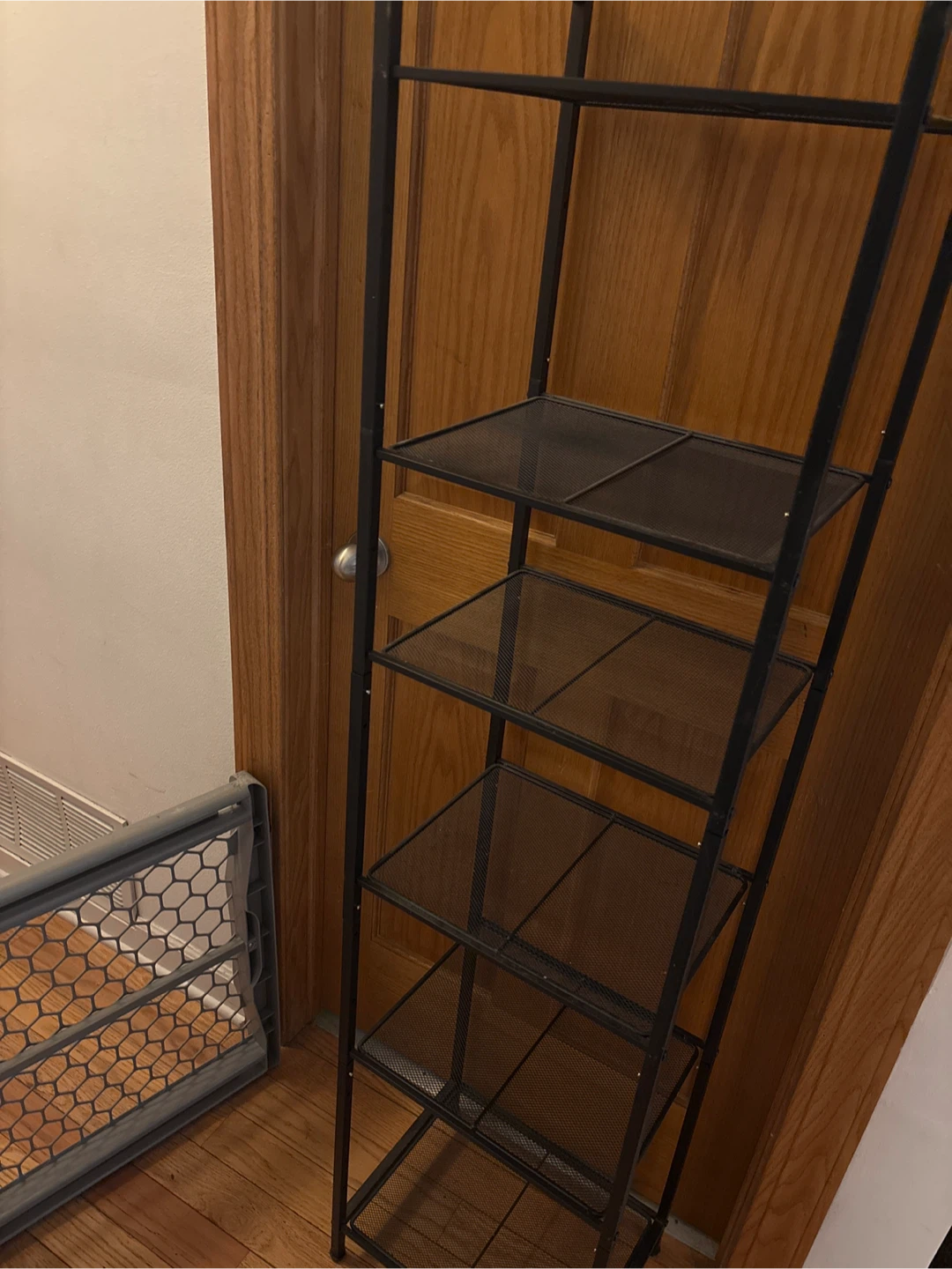 Metal shelve as seen in pictures