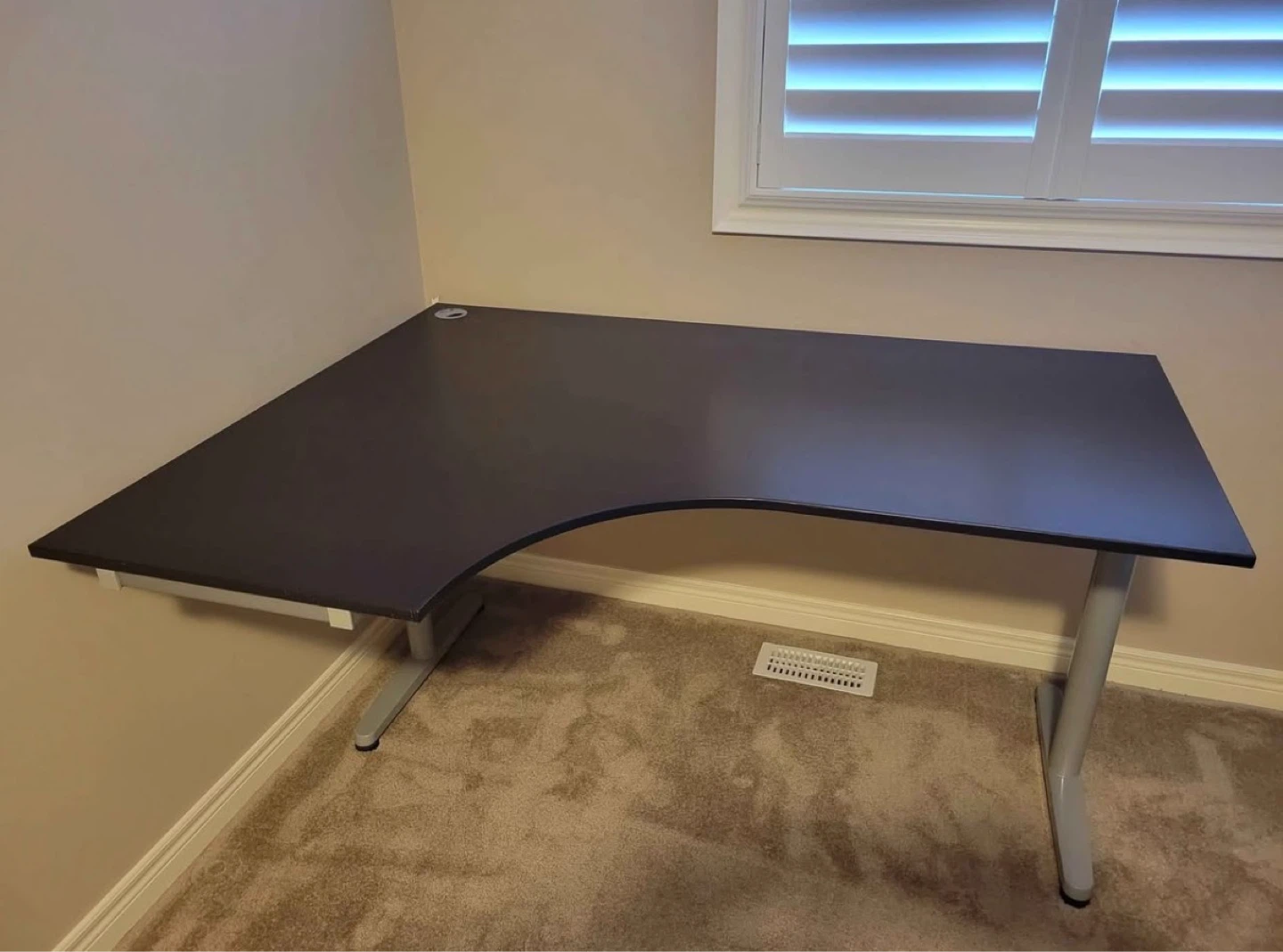 Ergonomic Corner Desk