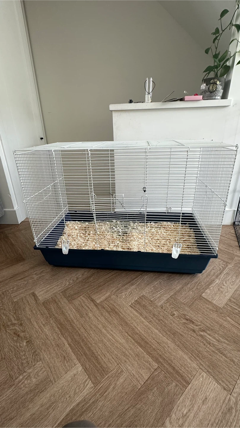 Pet Habitat Cage with wood shavings - photo 3