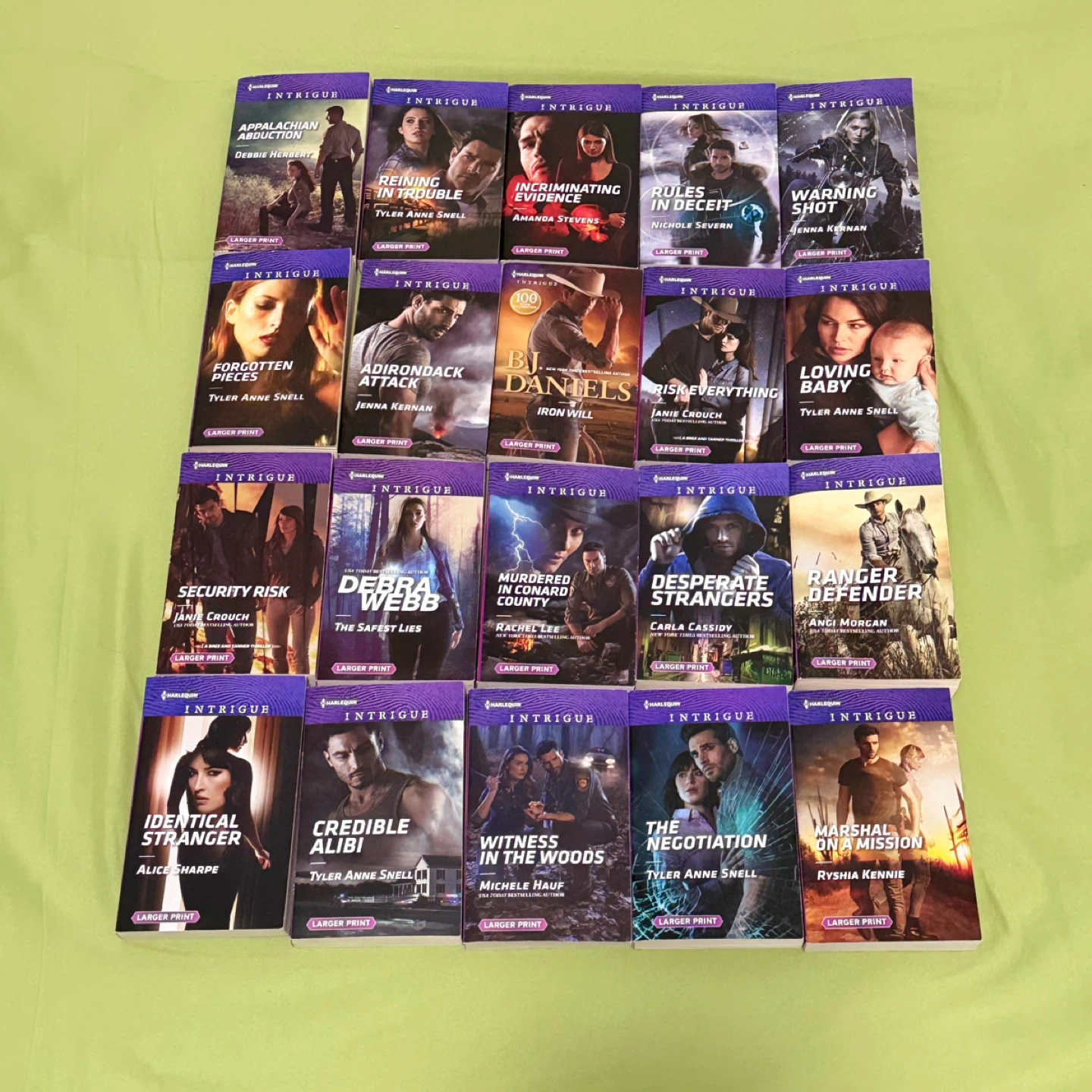 Lot of 82 Harlequin Intrigue Books - photo 4