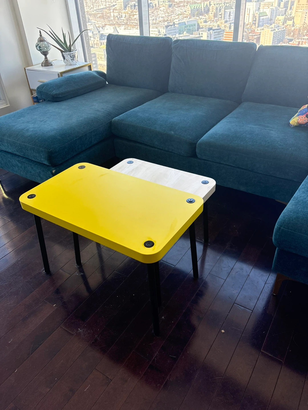 Set of 2 Modern Nesting Side Tables - Wood & Yellow - photo 3