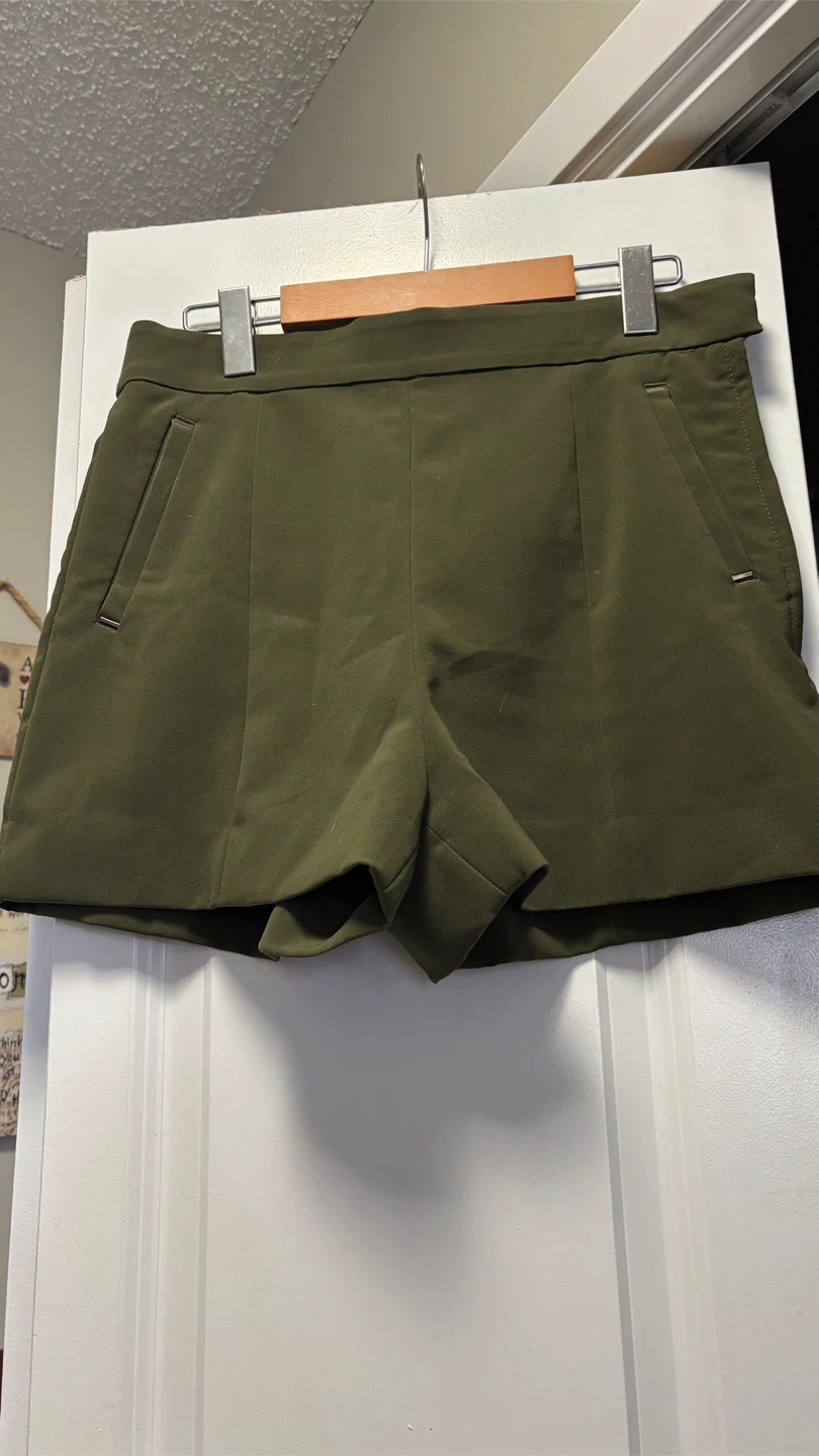 H&M Green High Waisted Shorts Size 6