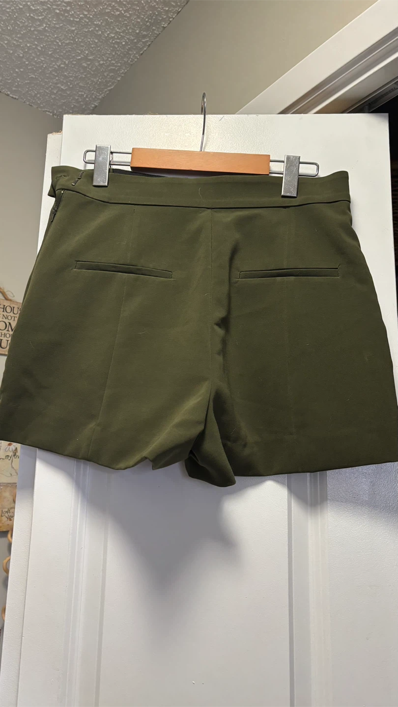 H&M Green High Waisted Shorts Size 6 - photo 2