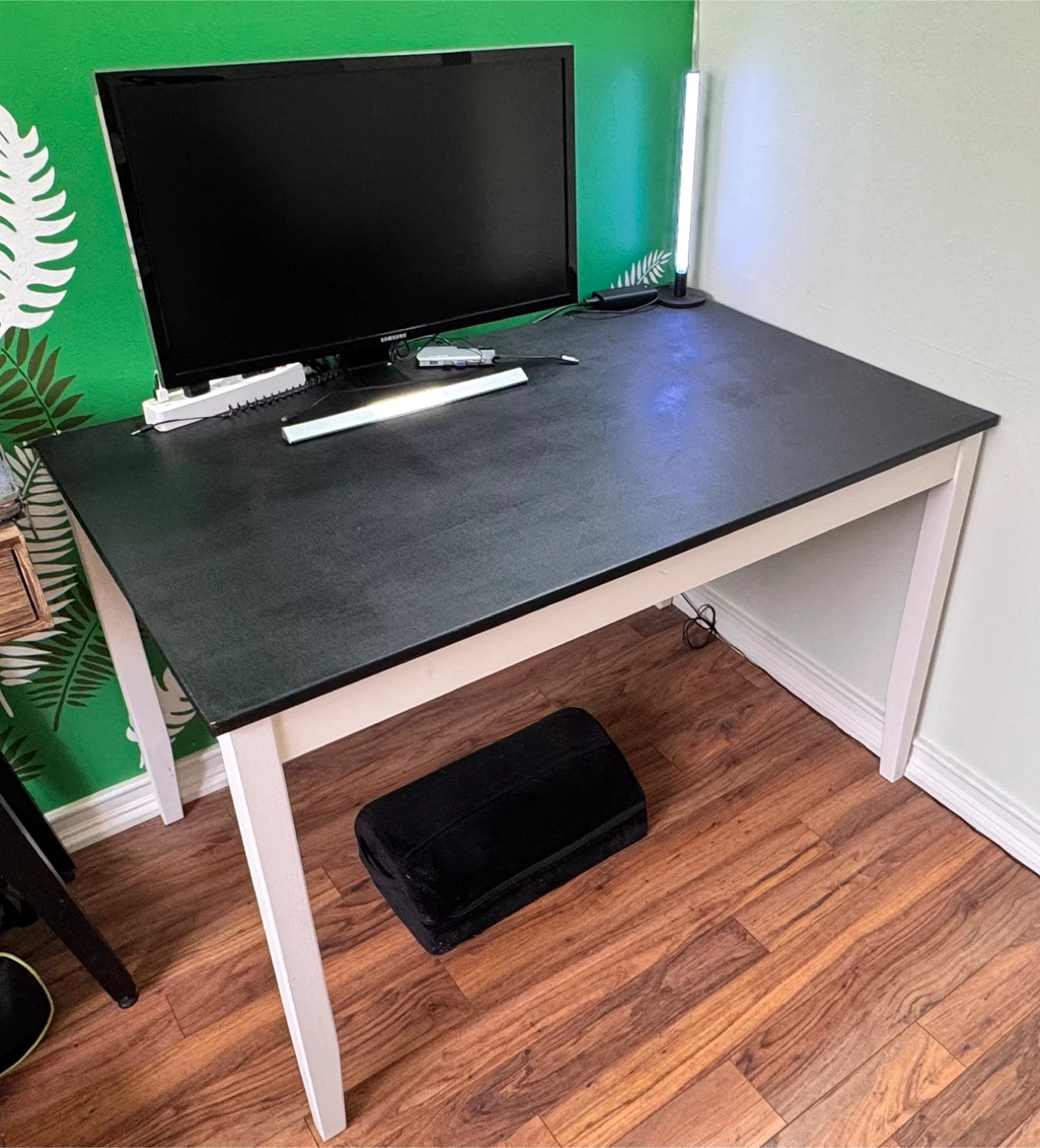 Simple Black and White Desk - photo 4