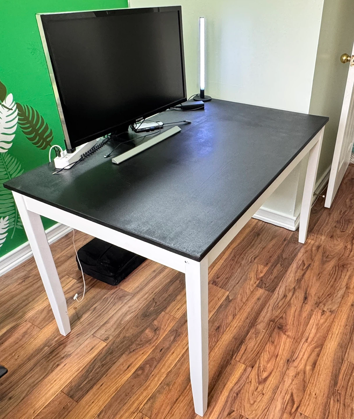 Simple Black and White Desk - photo 2