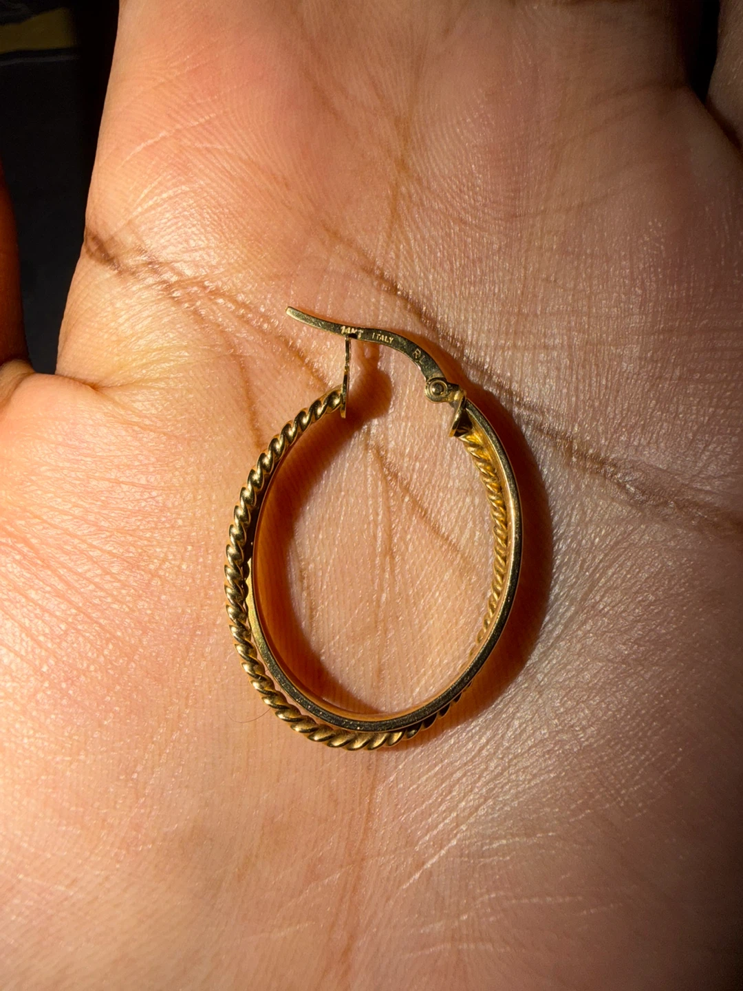 14Kt gold earring