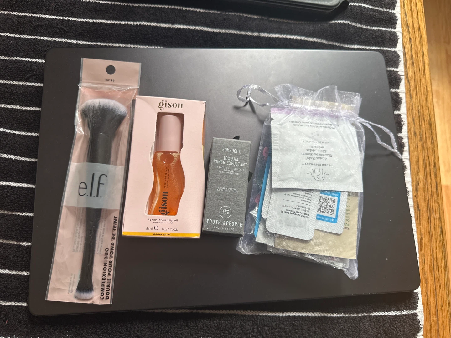Goodies makeup skincare bundle please read desc! - photo 2