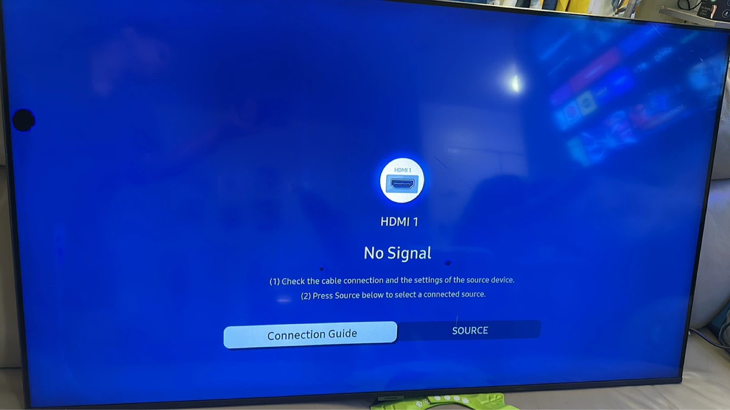 Samsung 55" 4K Smart TV - Damaged Screen - photo 3